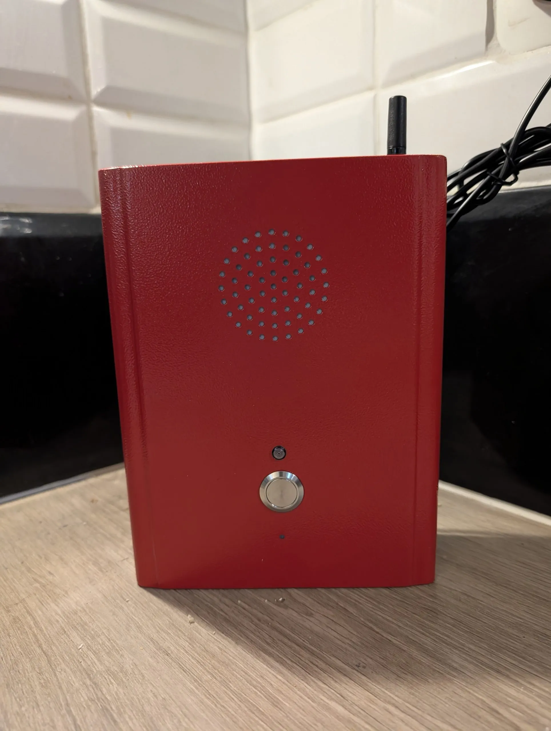 Téléphone secouru norme MS 70 pour alerte incendie.